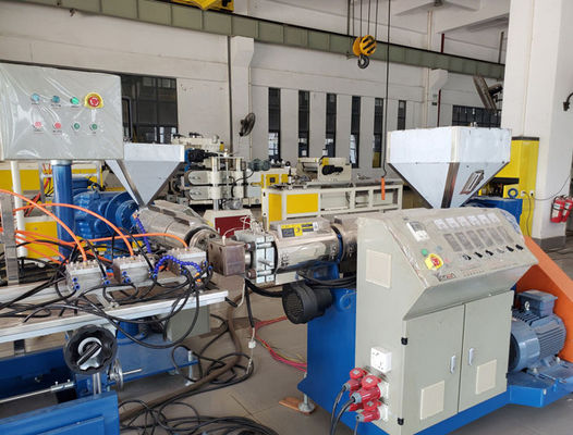 Γραμμή παραγωγής σχεδιαγράμματος PVC μηχανών εξώθησης λουρίδων πληροφοριών ραφιών PVC