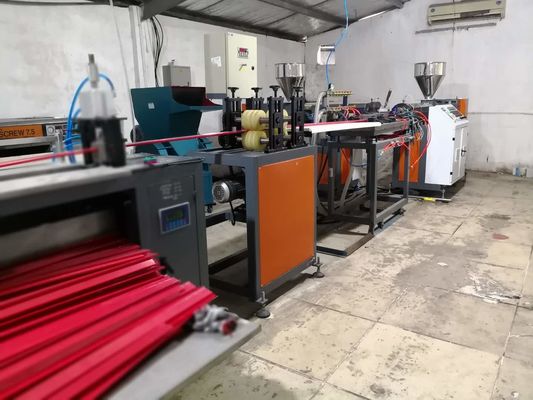 Υψηλή μηχανή 380V εξώθησης κατόχων τιμών λουρίδων στοιχείων PVC παραγωγής